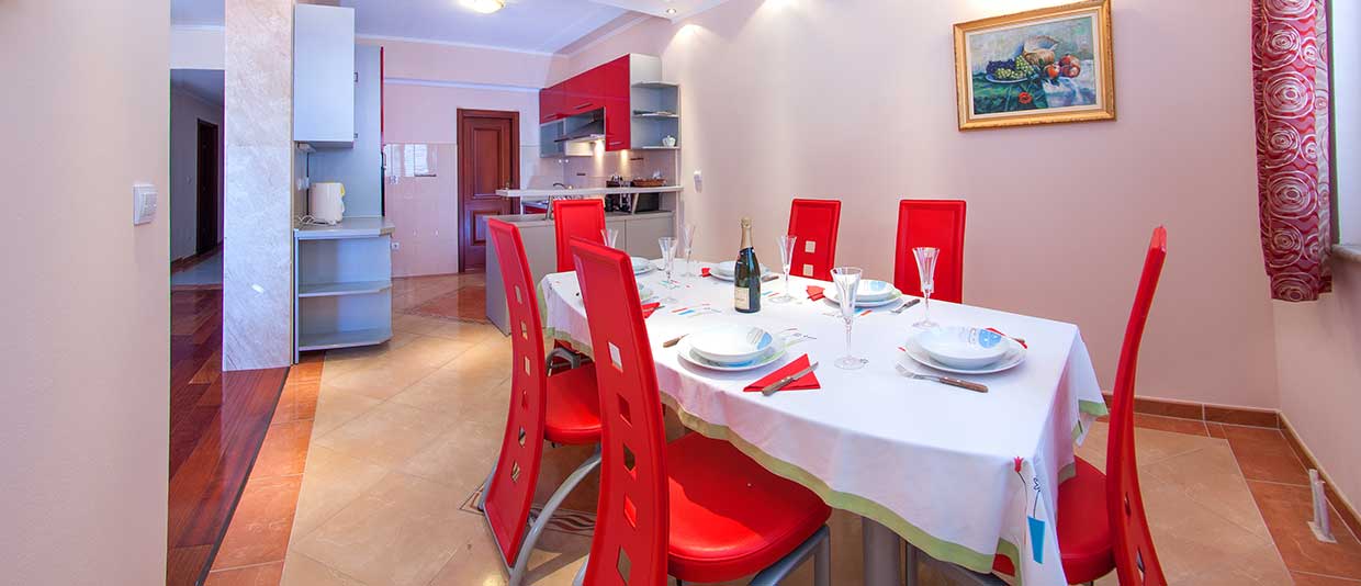 Private accommodation Makarska - apartments for 6 persons