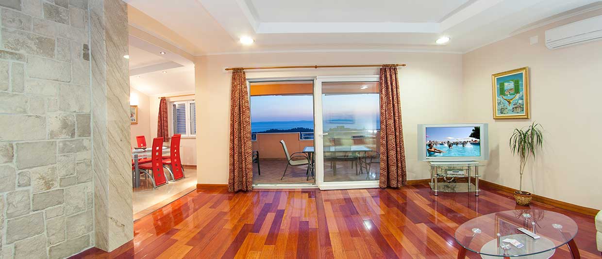 Seaside apartments Makarska Cheap - for 6 persons