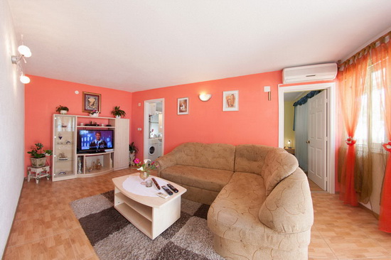 Cheap apartment at sea Makarska - Apartman Turina A2