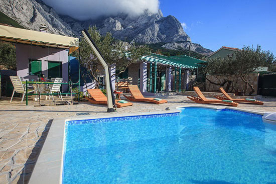 Vila s bazenom u Baškoj Vodi