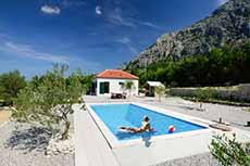 Small villa with pool in Makarska Croatia-Villa Skender Kotisina
